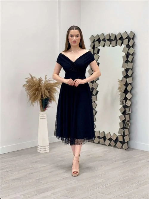 Point Detailed Boat Collar Midi Size Dress - Black Off-the-shoulder Chic Trendy