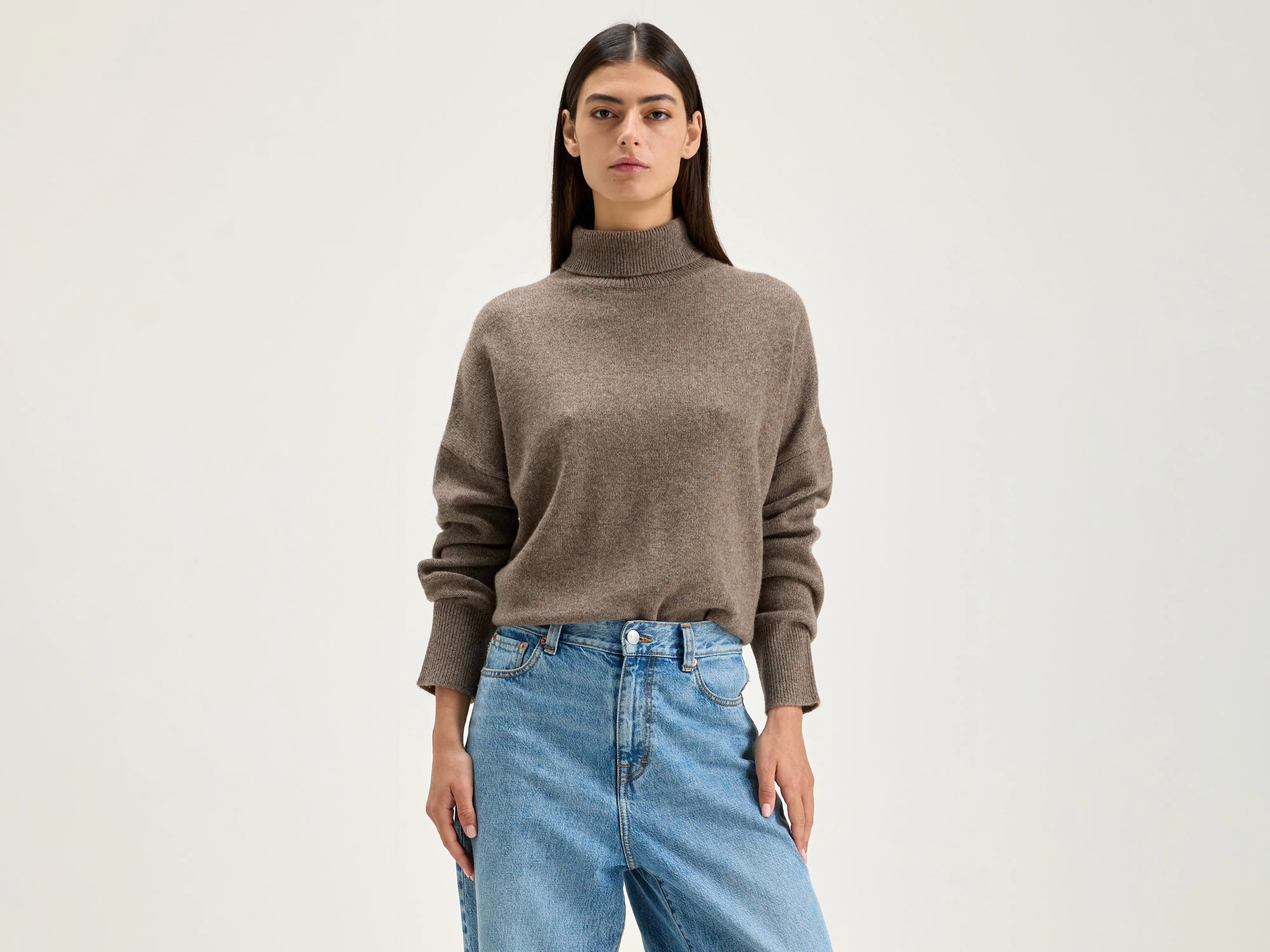 Ganzi turtleneck sweater (242 / W / DUST) Graphic Sweater Embroidered Appliqued