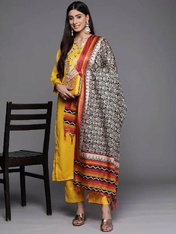 Varanga Floral Yoke Design Gotta Patti Kurta with Trousers & With Dupatta Trousers Cargo Utility Varanga Floral Yoke Design Gotta Patti Kurta with Trousers & With Dupatta Trousers Cargo Utility