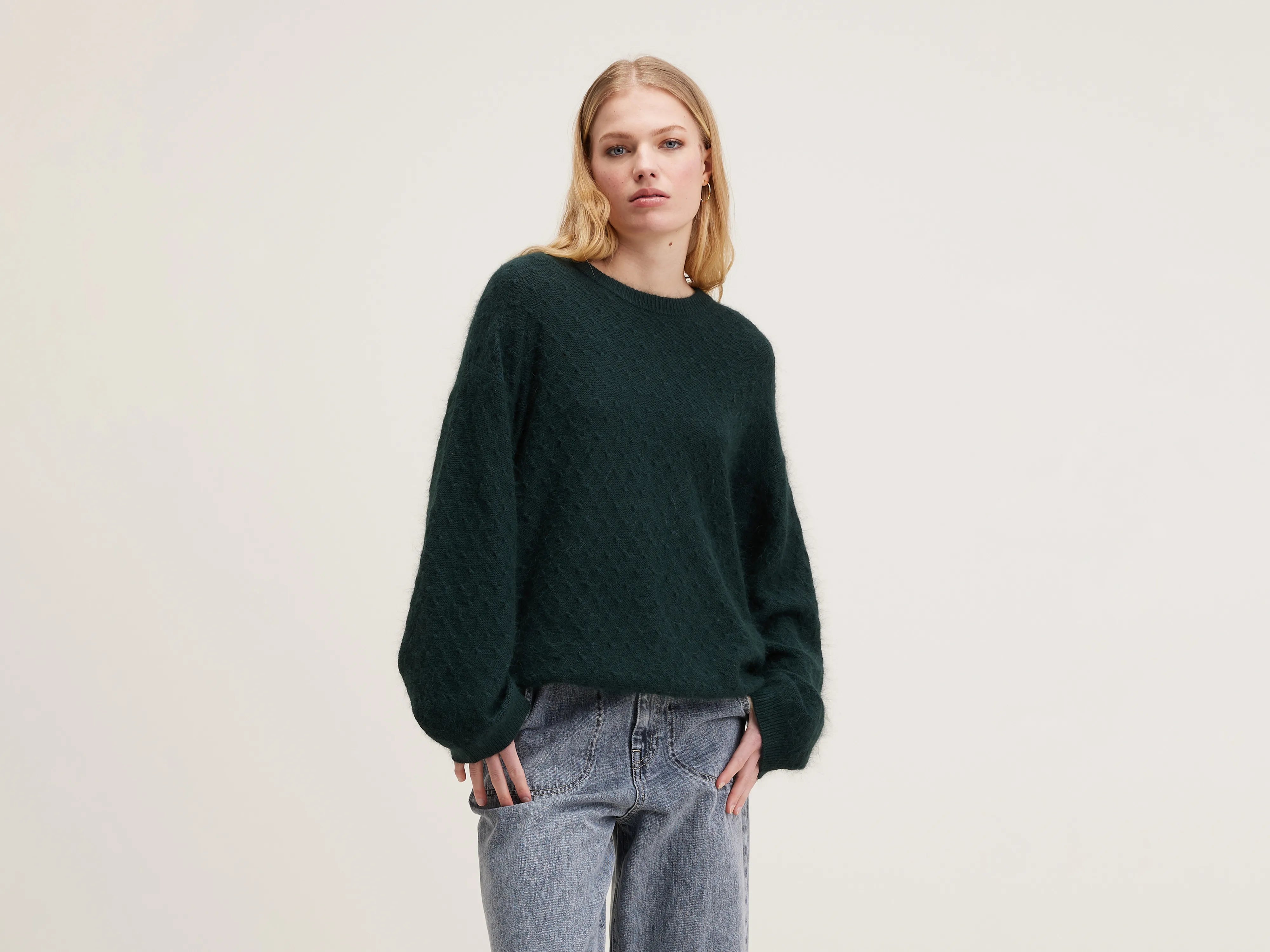 Dionie round-neck sweater (242 / W / BOTTLE) Neon Metallic Matte