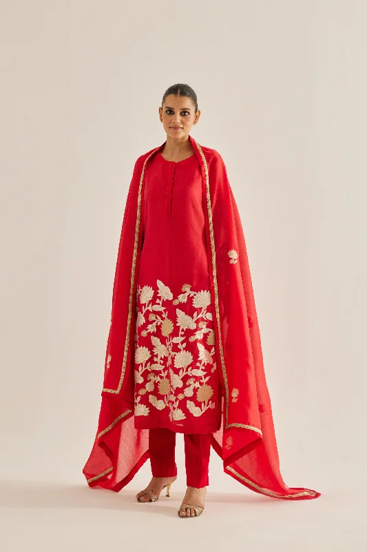 Gold Appliqued Embroidered Silk Chanderi Kurta And Dupatta With Trousers. Cropped Trousers Casual Linen Gold Appliqued Embroidered Silk Chanderi Kurta And Dupatta With Trousers. Cropped Trousers Casual Linen